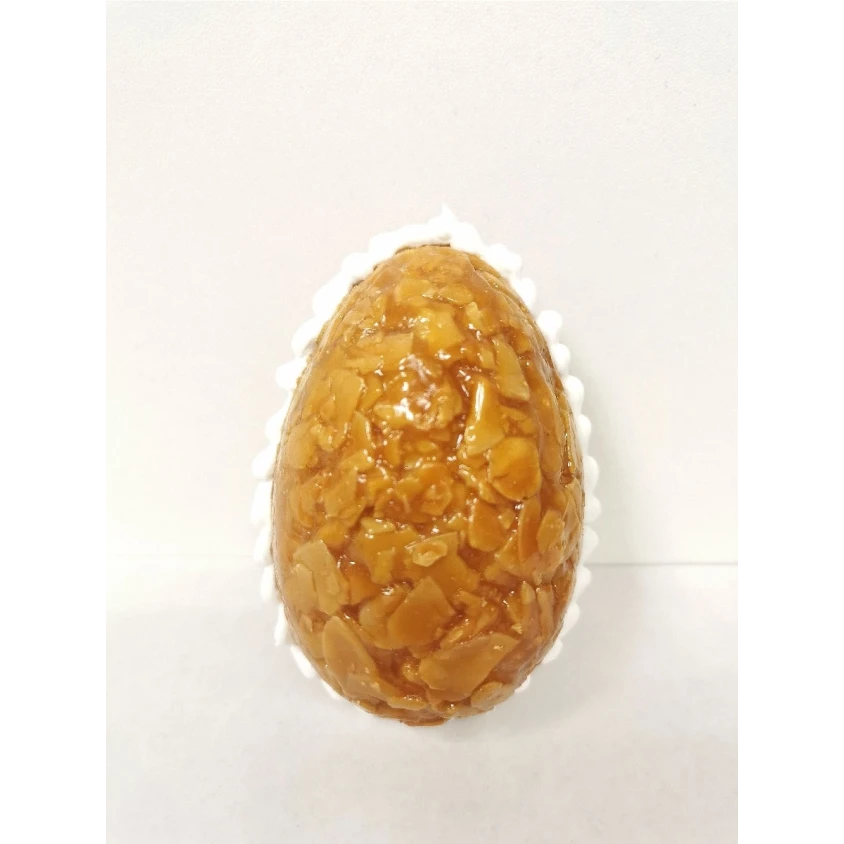 Oeuf en nougatine non garni, décor en sucre (H : 9cm)