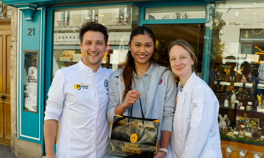 A volleyball star makes our fruit jellies